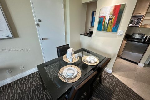 Condominio en venta en Fort Lauderdale, Florida, 1 dormitorio, 50.91 m2 № 1863042 - foto 4