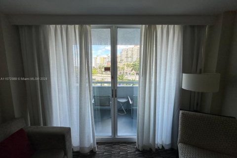 Condominio en venta en Fort Lauderdale, Florida, 1 dormitorio, 50.91 m2 № 1863042 - foto 6