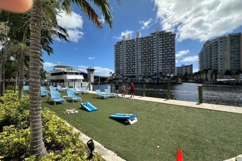 Condominio en venta en Fort Lauderdale, Florida, 1 dormitorio, 50.91 m2 № 1863042 - foto 2