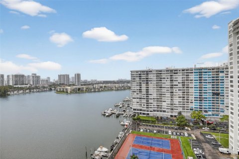 Купить кондоминиум в Авентура, Флорида 2 спальни, 98.29м2, № 2044378 - фото 2