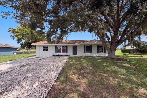 House in Lady Lake, Florida 4 bedrooms, 123.1 sq.m. № 2354894