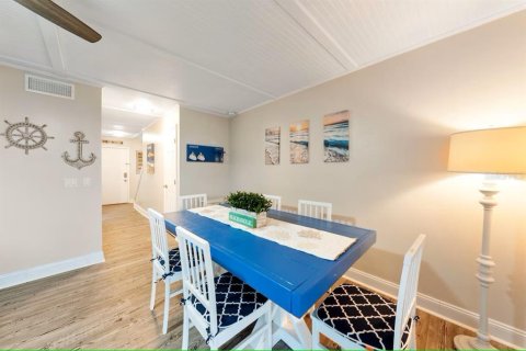 Condo in Indian Shores, Florida, 2 bedrooms  № 2099126 - photo 8