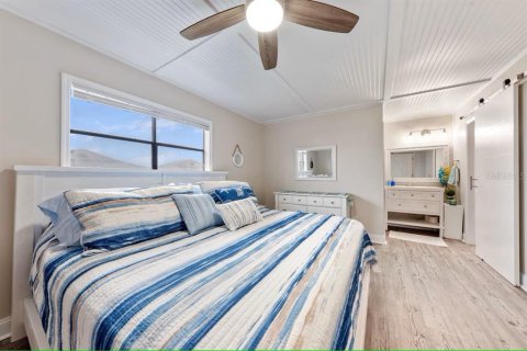 Condo in Indian Shores, Florida, 2 bedrooms  № 2099126 - photo 16