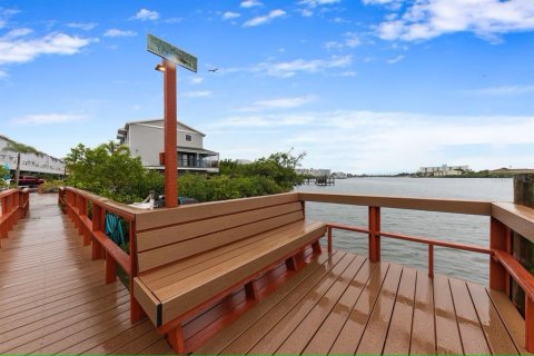 Condo in Indian Shores, Florida, 2 bedrooms  № 2099126 - photo 25