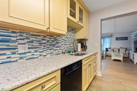 Condo in Indian Shores, Florida, 2 bedrooms  № 2099126 - photo 11