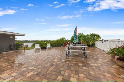 Condo in Indian Shores, Florida, 2 bedrooms  № 2099126 - photo 23
