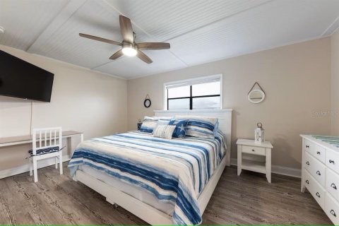 Condo in Indian Shores, Florida, 2 bedrooms  № 2099126 - photo 17
