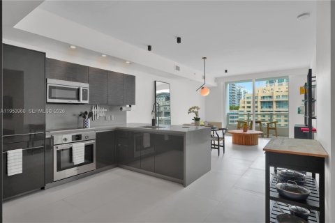 Condominio en alquiler en Miami, Florida, 1 dormitorio, 84.08 m2 № 2054940 - foto 6