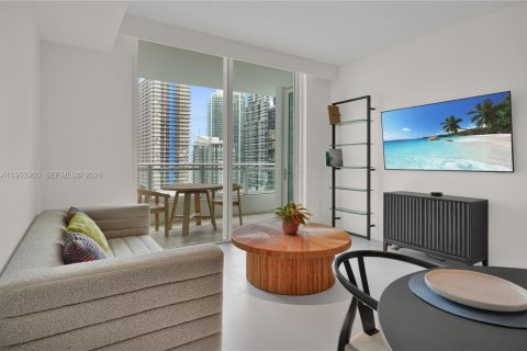 Condominio en alquiler en Miami, Florida, 1 dormitorio, 84.08 m2 № 2054940 - foto 3