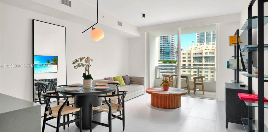Condominio en Miami, Florida, 1 dormitorio  № 2054940