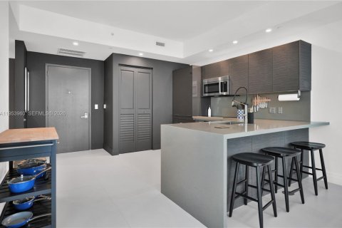 Condominio en alquiler en Miami, Florida, 1 dormitorio, 84.08 m2 № 2054940 - foto 7