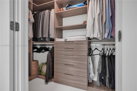 Condominio en alquiler en Miami, Florida, 1 dormitorio, 84.08 m2 № 2054940 - foto 11