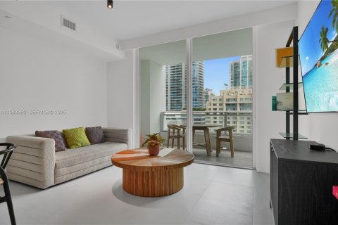 Condominio en alquiler en Miami, Florida, 1 dormitorio, 84.08 m2 № 2054940 - foto 2