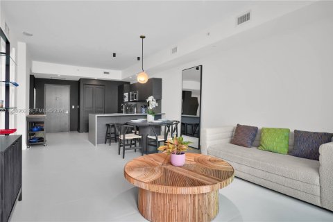 Condominio en alquiler en Miami, Florida, 1 dormitorio, 84.08 m2 № 2054940 - foto 4