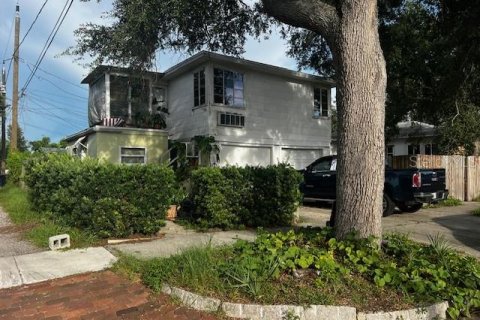 House in Saint Petersburg, Florida 4 bedrooms, 177.72 sq.m. № 1856099 - photo 3