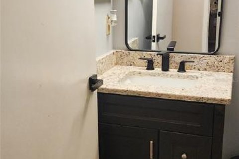House in Orlando, Florida 3 bedrooms, 116.87 sq.m. № 1782493 - photo 6