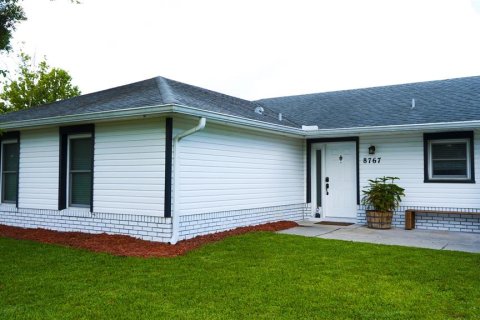 House in Orlando, Florida 3 bedrooms, 116.87 sq.m. № 1782493 - photo 1