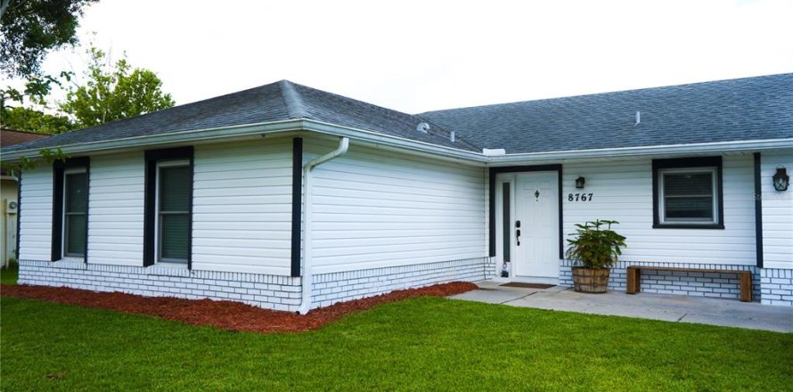 House in Orlando, Florida 3 bedrooms, 116.87 sq.m. № 1782493