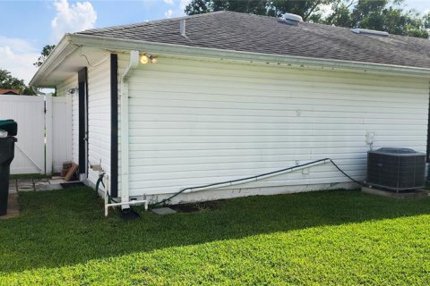 House in Orlando, Florida 3 bedrooms, 116.87 sq.m. № 1782493 - photo 12