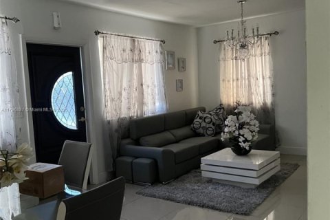 Immobilier commercial à vendre à Miami, Floride: 231.33 m2 № 2018995 - photo 16