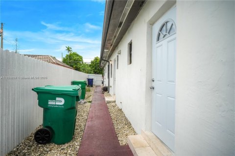Immobilier commercial à vendre à Miami, Floride: 231.33 m2 № 2018995 - photo 14