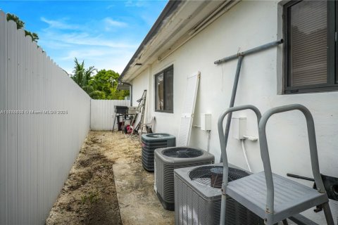 Immobilier commercial à vendre à Miami, Floride: 231.33 m2 № 2018995 - photo 11