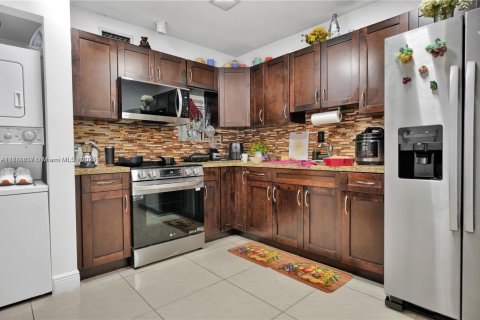 Immobilier commercial à vendre à Miami, Floride: 231.33 m2 № 2018995 - photo 4