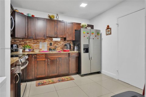 Immobilier commercial à vendre à Miami, Floride: 231.33 m2 № 2018995 - photo 12