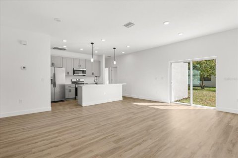 Casa en venta en Kissimmee, Florida, 4 dormitorios, 137.12 m2 № 1750870 - foto 4