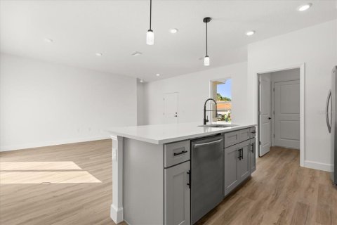 Casa en venta en Kissimmee, Florida, 4 dormitorios, 137.12 m2 № 1750870 - foto 3