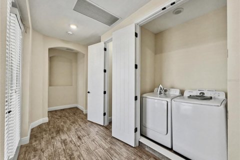 House in Kissimmee, Florida 8 bedrooms, 447.32 sq.m. № 2101511 - photo 25