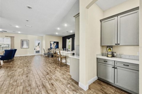 House in Kissimmee, Florida 8 bedrooms, 447.32 sq.m. № 2101511 - photo 7