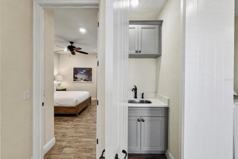 House in Kissimmee, Florida 8 bedrooms, 447.32 sq.m. № 2101511 - photo 24