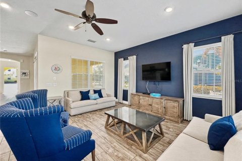 House in Kissimmee, Florida 8 bedrooms, 447.32 sq.m. № 2101511 - photo 8