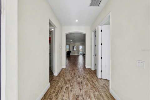 House in Kissimmee, Florida 8 bedrooms, 447.32 sq.m. № 2101511 - photo 6