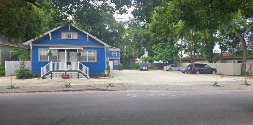 Commercial property in Tampa, Florida 127.46 sq.m. № 2121969