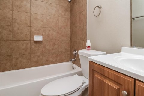 House in Apopka, Florida 3 bedrooms, 143.81 sq.m. № 1815447 - photo 12