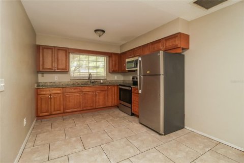 House in Apopka, Florida 3 bedrooms, 143.81 sq.m. № 1815447 - photo 6