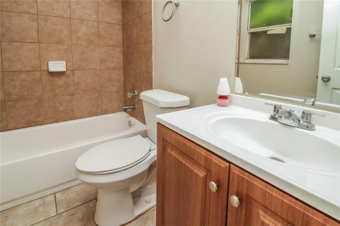House in Apopka, Florida 3 bedrooms, 143.81 sq.m. № 1815447 - photo 11