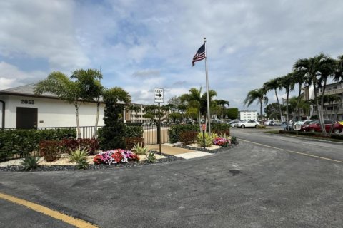 Condo in Boca Raton, Florida, 2 bedrooms  № 1016101 - photo 1