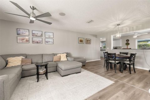 Casa en venta en Palm Coast, Florida, 3 dormitorios, 187.29 m2 № 2157572 - foto 13