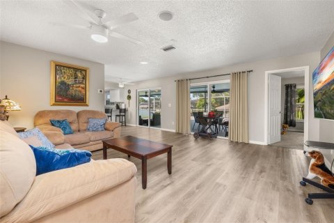 Casa en venta en Palm Coast, Florida, 3 dormitorios, 187.29 m2 № 2157572 - foto 16