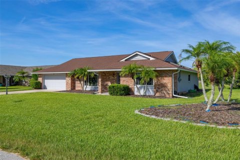 Casa en venta en Palm Coast, Florida, 3 dormitorios, 187.29 m2 № 2157572 - foto 2