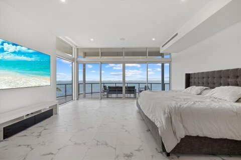 House in Sarasota, Florida 8 bedrooms, 824.51 sq.m. № 1758244 - photo 28