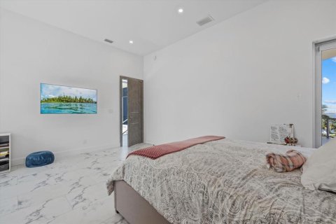 House in Sarasota, Florida 8 bedrooms, 824.51 sq.m. № 1758244 - photo 25