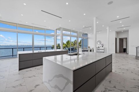 House in Sarasota, Florida 8 bedrooms, 824.51 sq.m. № 1758244 - photo 10