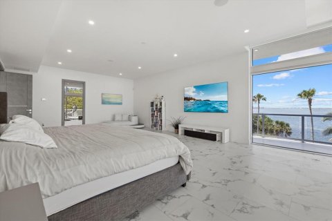 House in Sarasota, Florida 8 bedrooms, 824.51 sq.m. № 1758244 - photo 29
