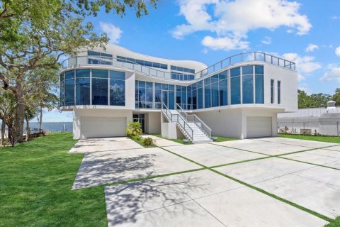 House in Sarasota, Florida 8 bedrooms, 824.51 sq.m. № 1758244 - photo 4