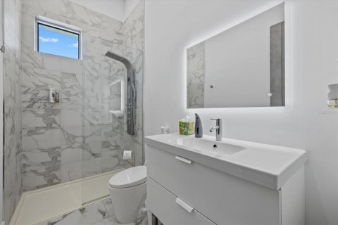 House in Sarasota, Florida 8 bedrooms, 824.51 sq.m. № 1758244 - photo 26