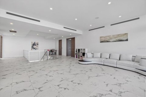 House in Sarasota, Florida 8 bedrooms, 824.51 sq.m. № 1758244 - photo 21